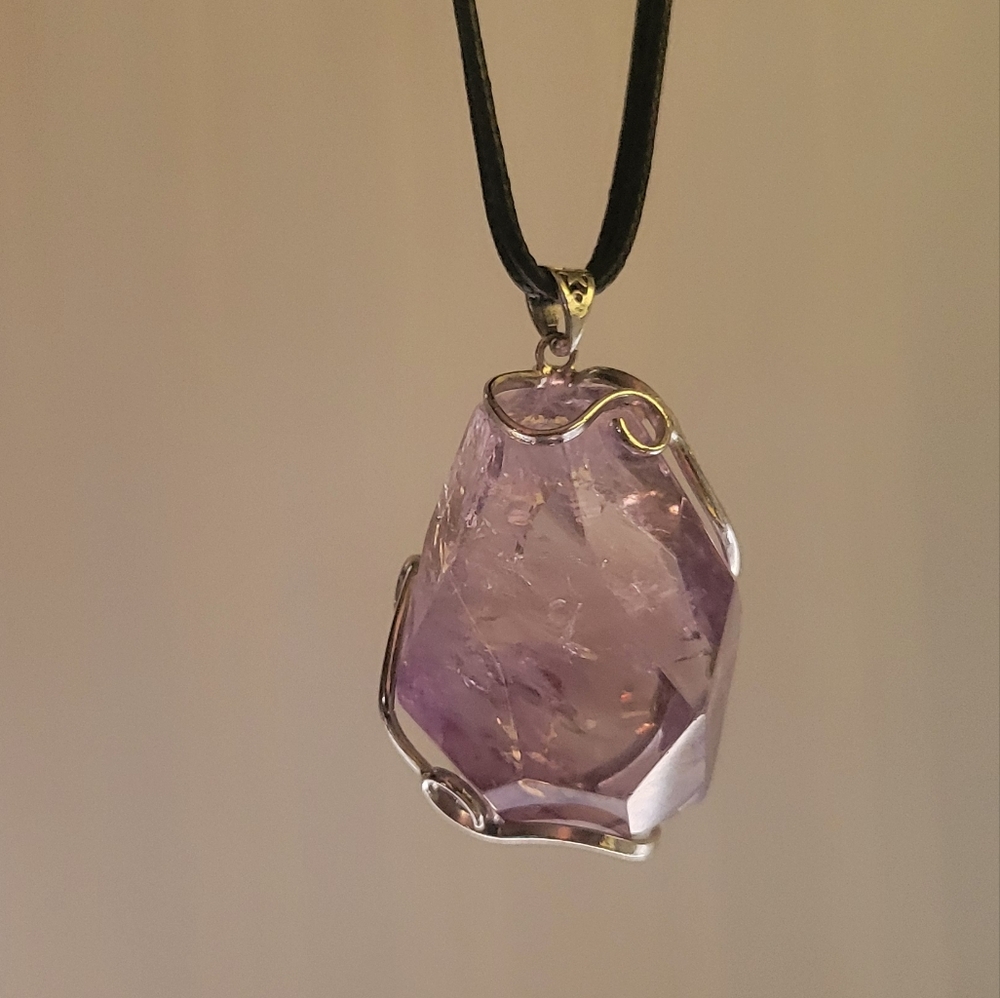 Elegant Silver and Purple Amythst Pendant Necklace